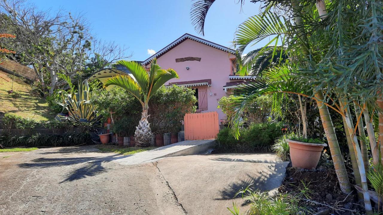 Le Quelea Une Case Creole De Charme Classee 4 Etoiles Y Etre C'Est Y Etre Bien Entre-Deux Exterior photo